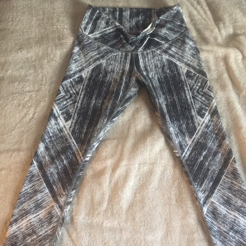 Lululemon Wunder Under Crop size 6